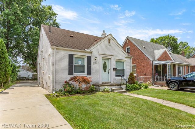 20672 Fleetwood Drive, Harper Woods, MI 48225