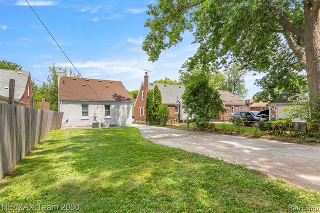 20672 Fleetwood Drive, Harper Woods, MI 48225