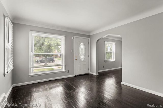 20672 Fleetwood Drive, Harper Woods, MI 48225