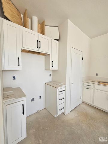 7012 Travata Court, Bakersfield, CA 93314