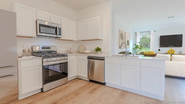 7204 S Lions Avenue, Broken Arrow, OK 74011