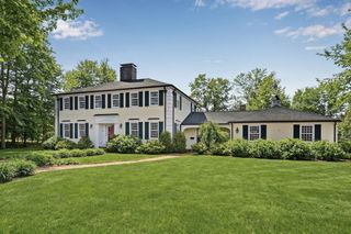 23 Parkwood Dr, Milton, MA 02186