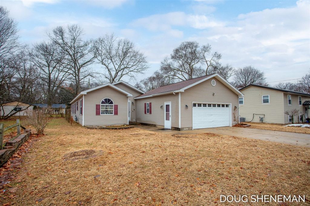 128 129th Avenue, Holland, MI 49424