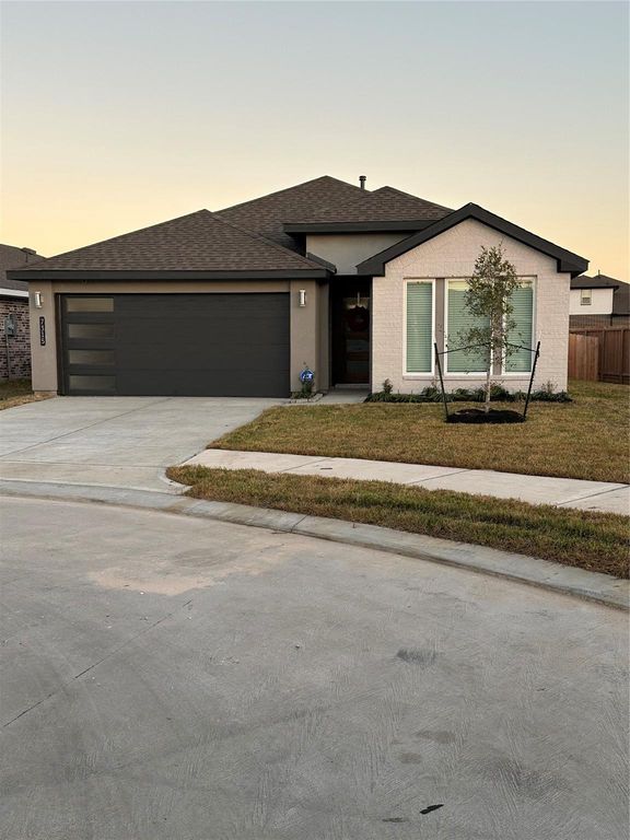 7315 Lakeway Bluff Lane, Richmond, TX 77407