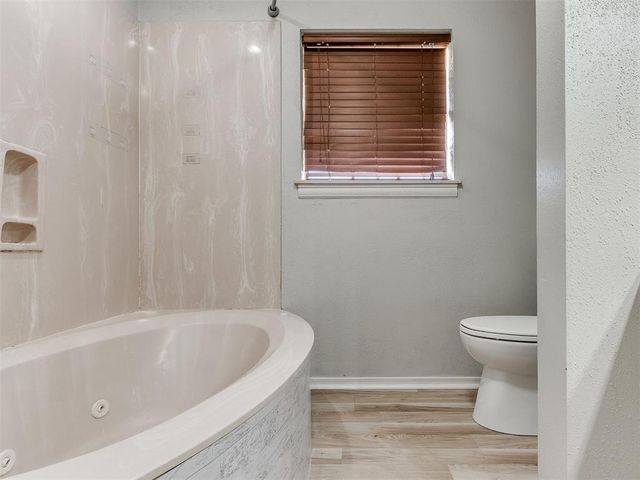 118 Brookside Drive, Moore, OK 73160