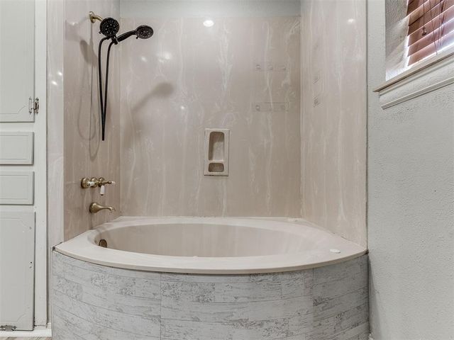 118 Brookside Drive, Moore, OK 73160