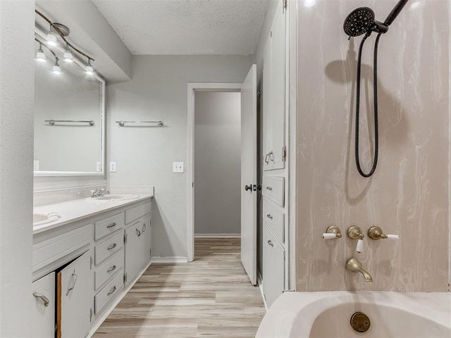 118 Brookside Drive, Moore, OK 73160