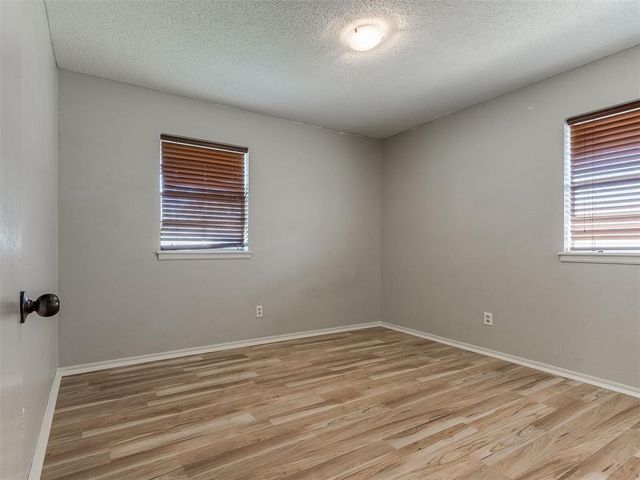 118 Brookside Drive, Moore, OK 73160