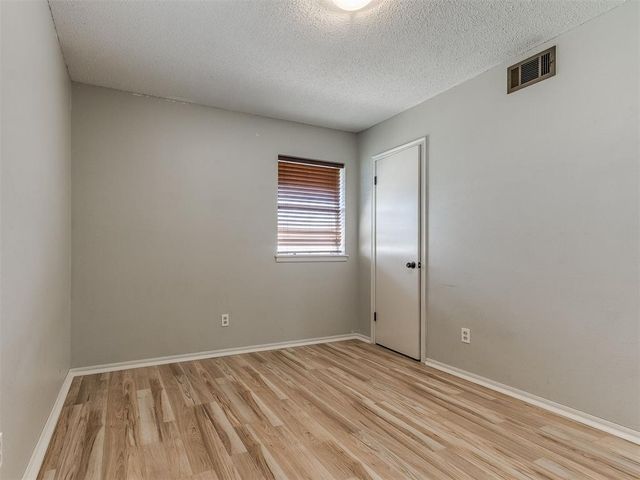 118 Brookside Drive, Moore, OK 73160