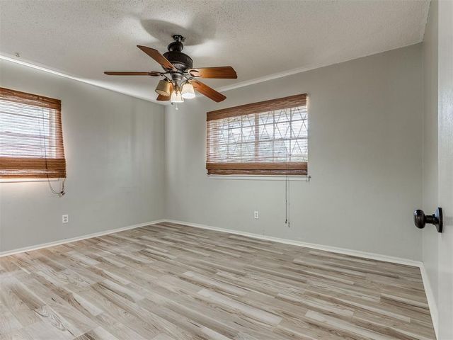 118 Brookside Drive, Moore, OK 73160