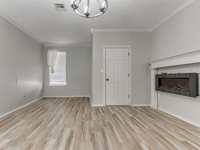 118 Brookside Drive, Moore, OK 73160