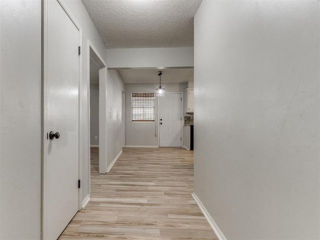 118 Brookside Drive, Moore, OK 73160