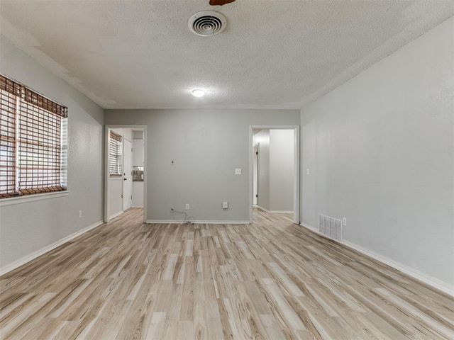 118 Brookside Drive, Moore, OK 73160