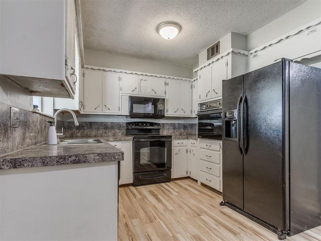 118 Brookside Drive, Moore, OK 73160