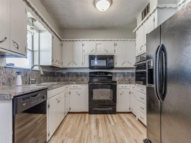 118 Brookside Drive, Moore, OK 73160