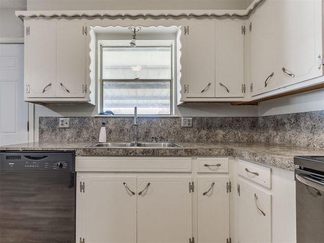 118 Brookside Drive, Moore, OK 73160