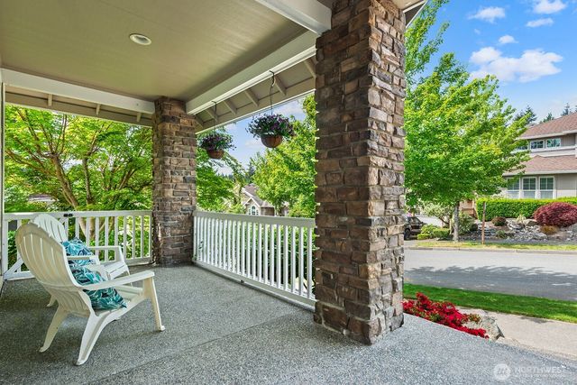 7602 Huckleberry Way SE, Snoqualmie, WA 98065