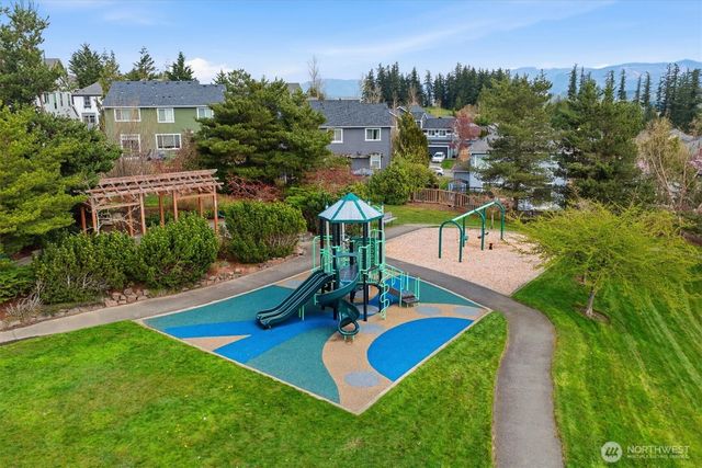7602 Huckleberry Way SE, Snoqualmie, WA 98065