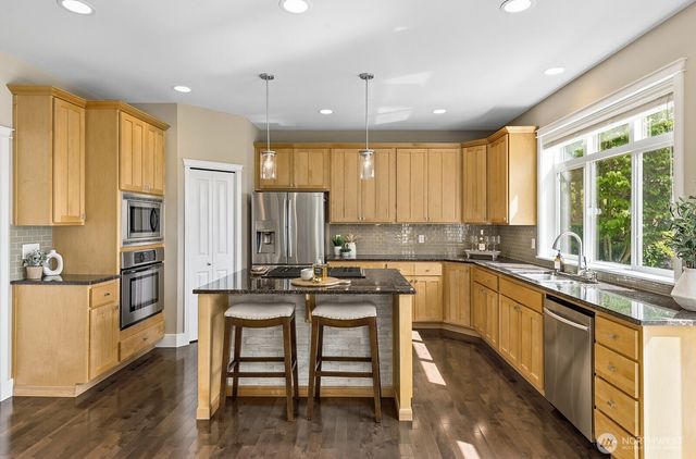 7602 Huckleberry Way SE, Snoqualmie, WA 98065