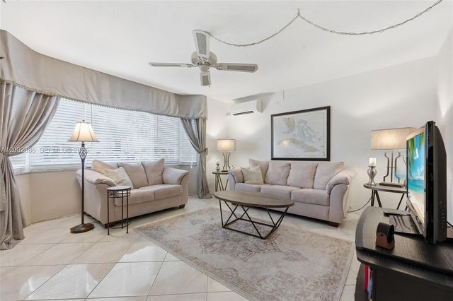 3216 SE 12th Street 8, Pompano Beach, FL 33062