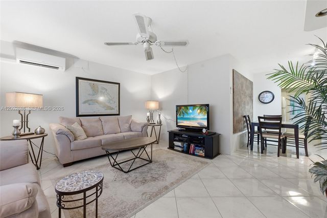 3216 SE 12th Street 8, Pompano Beach, FL 33062