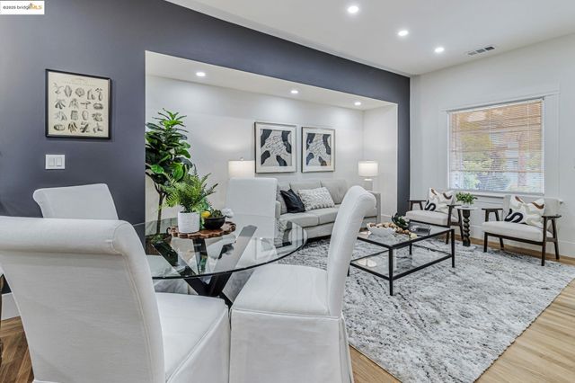 5614 Dover St, Oakland, CA 94609