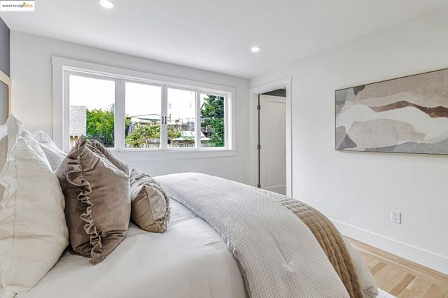 5614 Dover St, Oakland, CA 94609