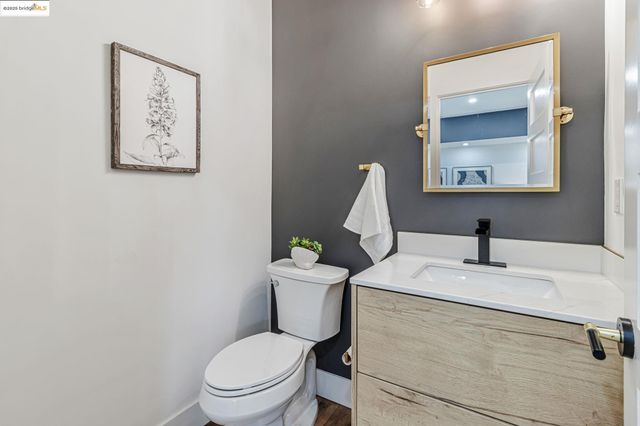 5614 Dover St, Oakland, CA 94609