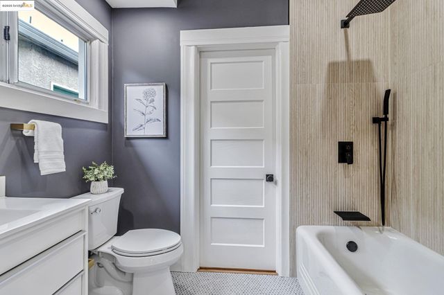 5614 Dover St, Oakland, CA 94609