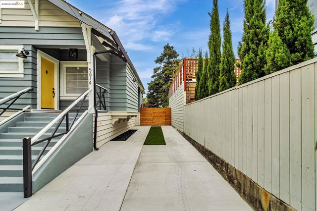 5614 Dover St, Oakland, CA 94609