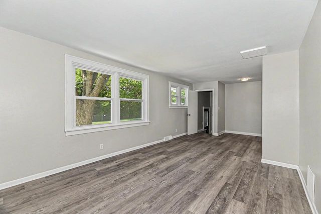3400 S 8th AVENUE, Racine, WI 53402