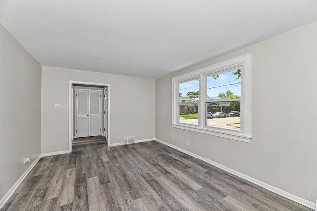 3400 S 8th AVENUE, Racine, WI 53402