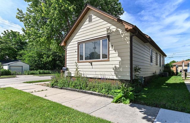 3400 S 8th AVENUE, Racine, WI 53402