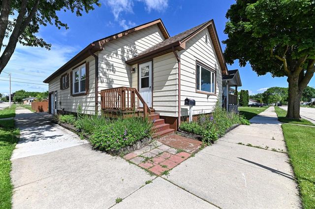 3400 S 8th AVENUE, Racine, WI 53402