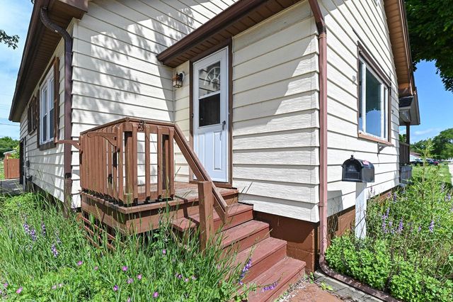 3400 S 8th AVENUE, Racine, WI 53402