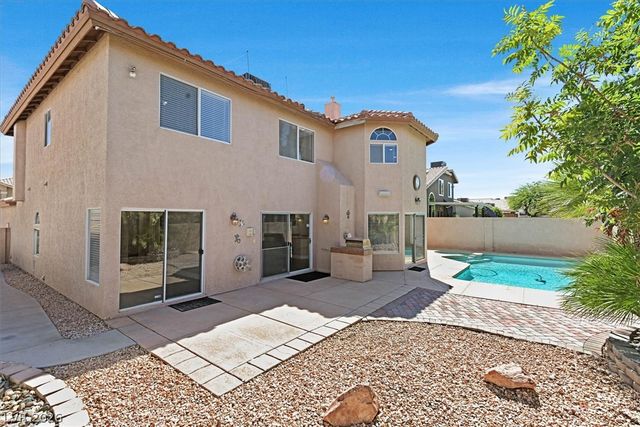 2704 TIMBER CROSSING Court, Henderson, NV 89074