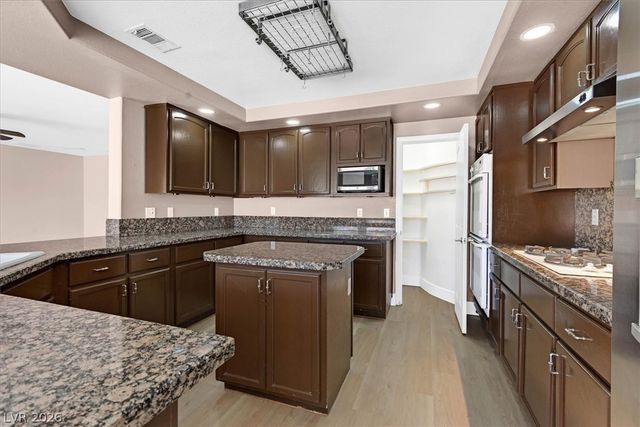 2704 TIMBER CROSSING Court, Henderson, NV 89074