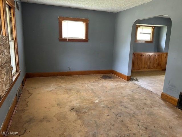 884 E Dewey Avenue, Youngstown, OH 44502