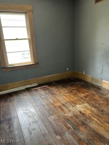 884 E Dewey Avenue, Youngstown, OH 44502