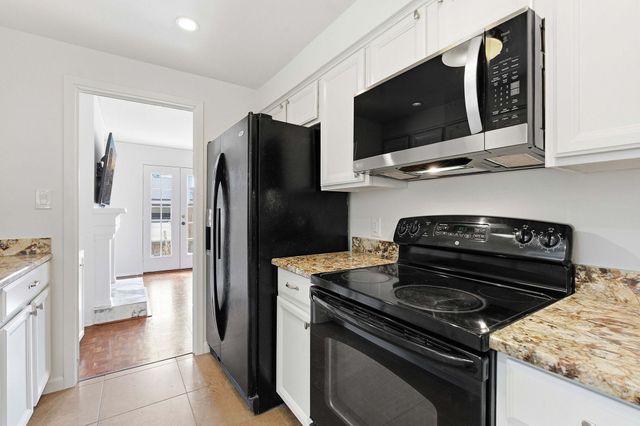 6631 Valleyside RD, Austin, TX 78731