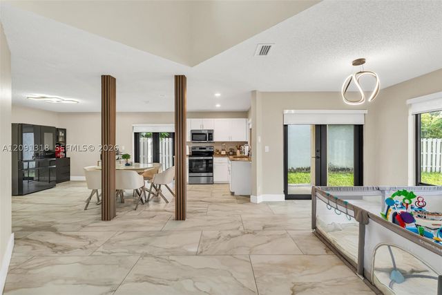 2836 W River Run Cir W, Miramar, FL 33025