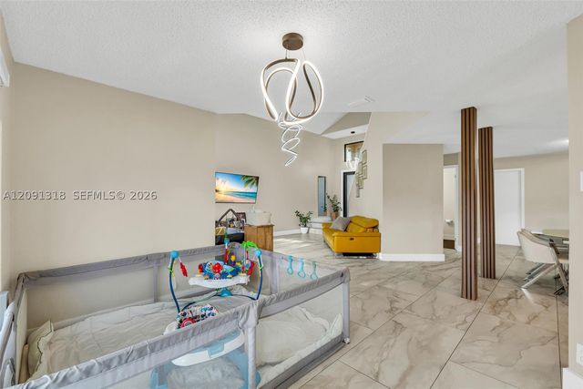 2836 W River Run Cir W, Miramar, FL 33025