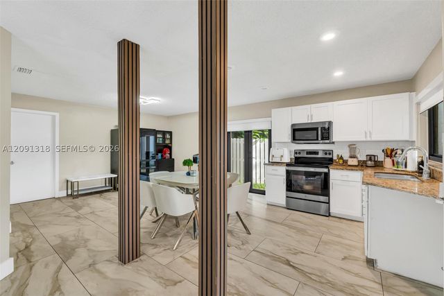2836 W River Run Cir W, Miramar, FL 33025
