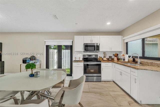 2836 W River Run Cir W, Miramar, FL 33025