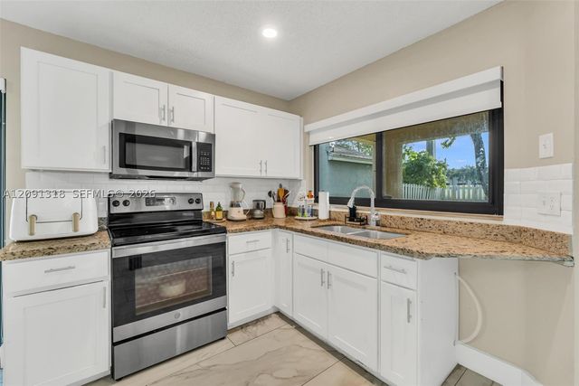 2836 W River Run Cir W, Miramar, FL 33025