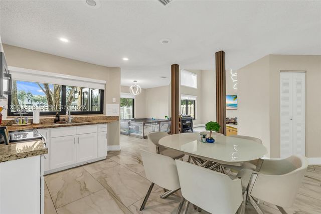 2836 W River Run Cir W, Miramar, FL 33025