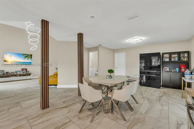 2836 W River Run Cir W, Miramar, FL 33025