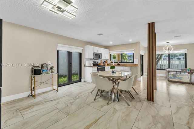 2836 W River Run Cir W, Miramar, FL 33025