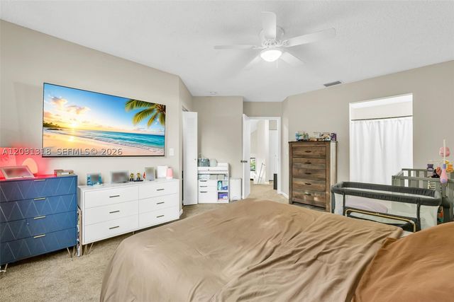 2836 W River Run Cir W, Miramar, FL 33025