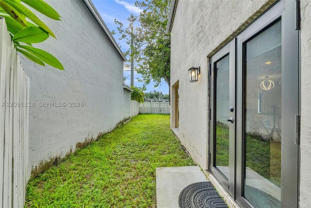 2836 W River Run Cir W, Miramar, FL 33025